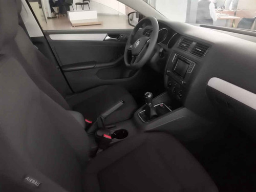 Imagen 10 de 13 de Volkswagen Jetta 2017 4p Comfortline L5/2.5 Man