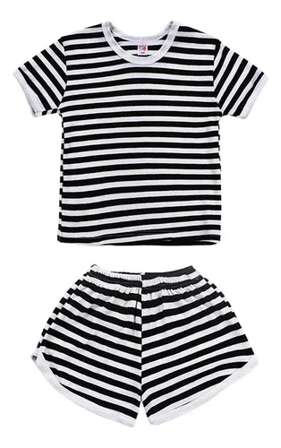 Playera blanca con rayas negras sale