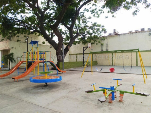 Townhouse En Venta Urb Karol Home Ii, Av Aragua 23-31055 Hc