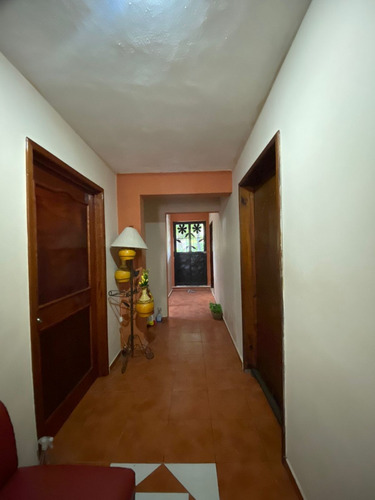 Casa Con Terreno Amplio De 15x25 Mts Y Con Terraza Trasera