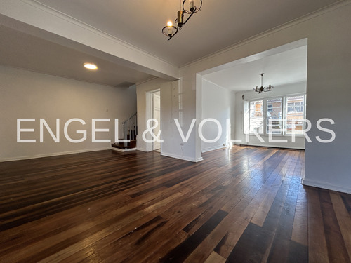 Venta De Casa En Av. Juan Cisternas