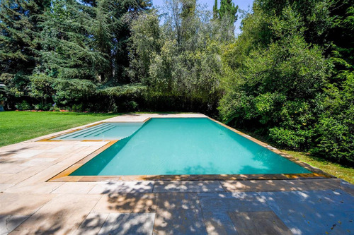 Casa En Venta De 4 Dorm. En Las Condes