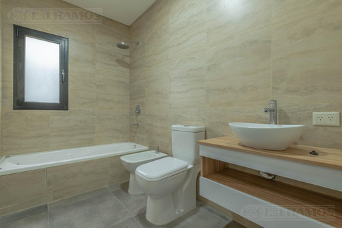 Casa 4 Ambientes En El Canton Golf - Pg
