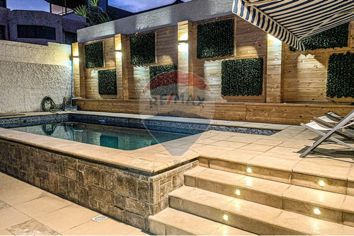 Moderna Casa Con Piscina En Sector Exclusivo