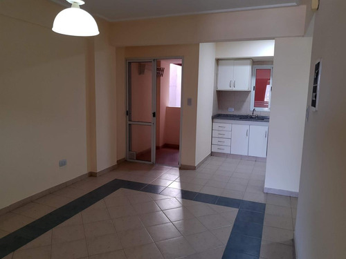 Imagen 17 de 24 de Un Dormitorio Con Doble Balcón