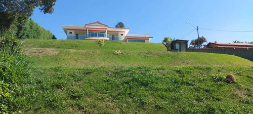 Imagem 3 de 14 de 2.000 M², Em Condomínio, 05 Suítes E Área De Lazer !!