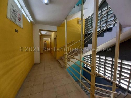 Edificio En Venta / Municipio Guaicaipuro Los Teques Yo 25-15970