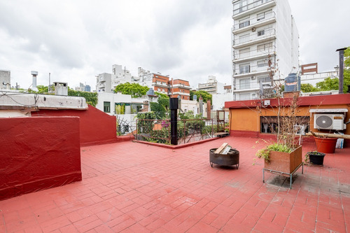 Hermosa Casa En Pocitos, 4 Dormitorios 3 Baños, Uno En Suite, Jardín. Garaje. Amplias Habitaciones. Calle Muy Tranquila. Oportunidad.