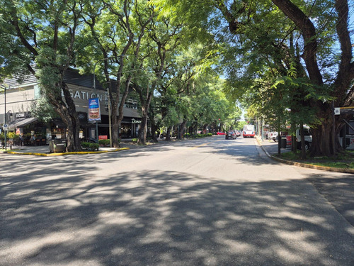 Esquina En Avenida Libertador - Acassuso