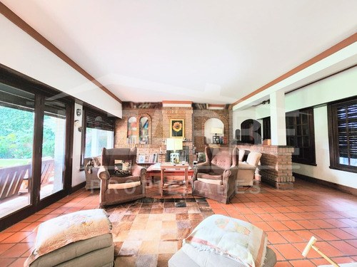 Espectacular Casa En Barrio Fatima (a Solo Una Cuadra De La Laguna)