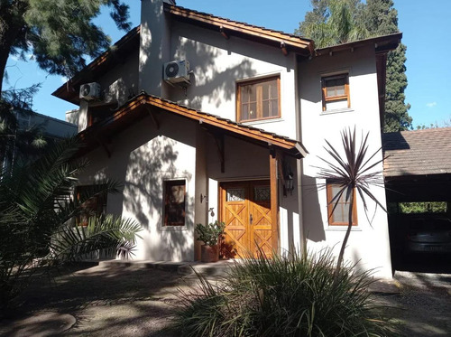 Casa En Nicolas Repetto 1165  - Barrio Las Cabañas