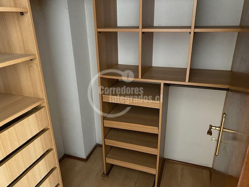 Departamento En Venta De 4 Dorm. En Las Condes Los Militares
