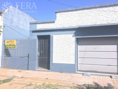 Imagen 1 de 13 de Venta De Casa 3 Ambientes En Quilmes Con Cochera Y Patio ( 25484)
