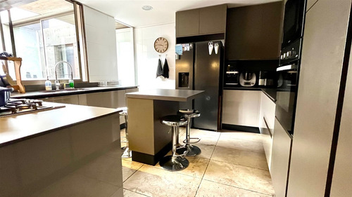 Casa En Venta De 4 Dorm. En La Dehesa