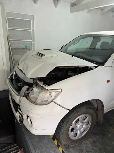Imagen 2 de 15 de Toyota Hilux 2013 2.5 Cd Dx Pack I 120cv 4x2