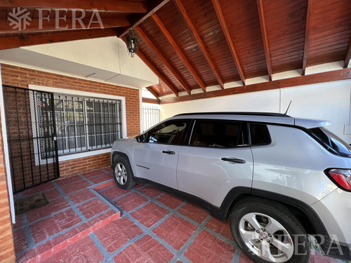 Venta Casa 4 Ambientes Con Galería, Quincho Y Piscina En Sarandí