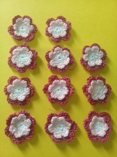 Imagen 7 de 10 de Lote De Flores Tejidas Macrame, De Tela Satinada Y Fieltro