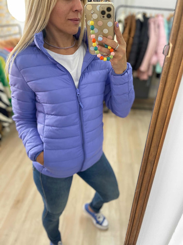 Imagen 9 de 10 de Campera Ultralivina Corta Simil Pluma Mujer The Big Shop