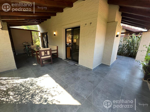 Venta Casa 2 Dormitorios En Barrio Privado Parque Pinares, Punta Del Este