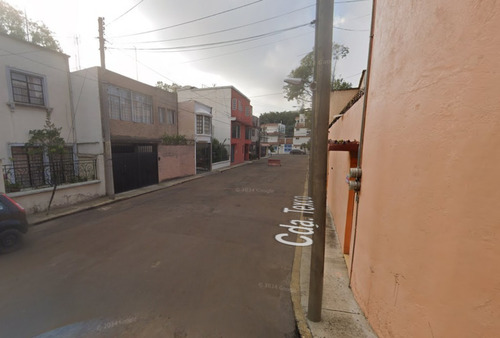 Se Vende Casa En,,periodista!!!benito Juárez....excelente Ubicación!!!!!remates Hipotecarios ......