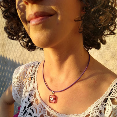 Collar Chico Corazón Morado Color Base Púrpura