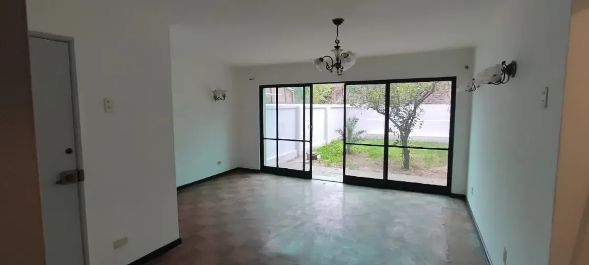 Imagen 5 de 13 de Departamento Amplío En Primer Piso, Patio De Uso Exclusivo.