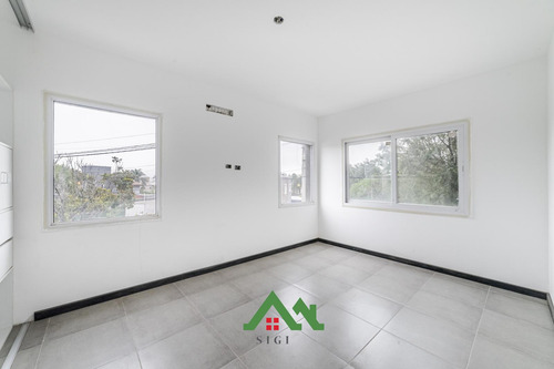 Casa En Arguello 2 Dormitorios, 3 Baños, Patio Con Asador Se Acepta Auto Parte De Pago
