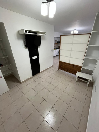 Monoambiente Divisible En Liniers 38 M², Al Frente C/balcon Terraza. Piso 1