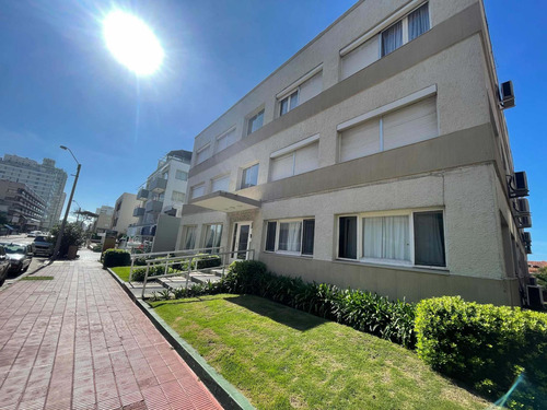 Apartamento 1 Dormitorio Y Medio A Paso P. Emir Usd 92.000