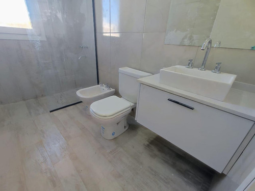 Casa En Venta - 4 Dormitorios 5 Baños - Cocheras - 990mts2 - Costa Esmeralda