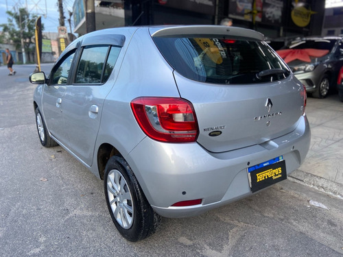 Imagem 6 de 10 de Renault Sandero Expression Hi-power 1.6 8v 5p 2015/2016