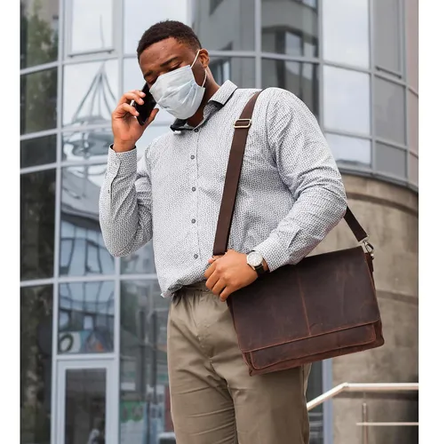 Bolso mensajero cuero sale