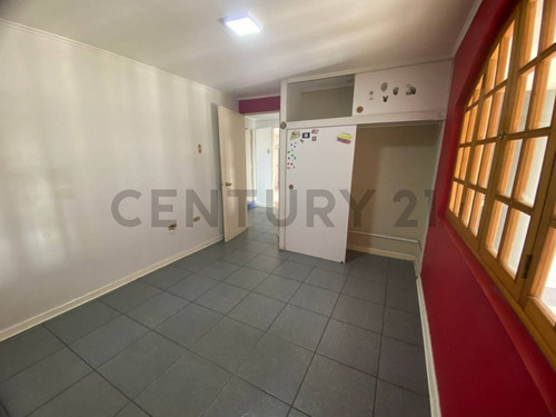 ¡amplia Casa En Arriendo 6d + 3b + Jardín + Quincho En ...