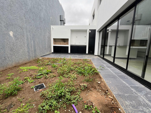 Lomas De Manantiales - Duplex 3 Dormitorios - Escritorio Venta[