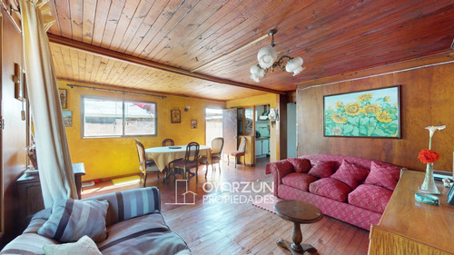 Casa En Venta De 4 Dormitorios Con Gran Terreno De 520 Mts2.