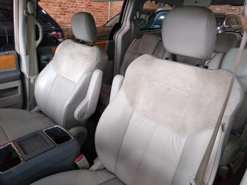 Chrysler Town & Country 3.8 Limited V6 12v Gasolina 4p