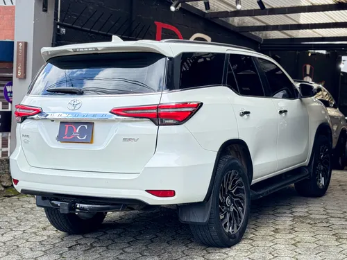 Toyota Fortuner Srv 2.4 At 2022 Especial