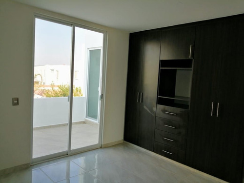 Hermosa Residencia En La Condesa Juriquilla, Estudio O 4ta Rec En Pb, Jardín,.