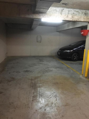 Venta Cochera Fija Y Cubierta Colegiales Belgrano N5