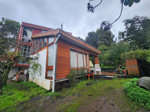 Casa En Venta De 9 Dorm. En Concepción