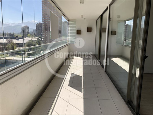 Departamento En Venta De 2 Dorm. A Pasos Del Parque Arauco