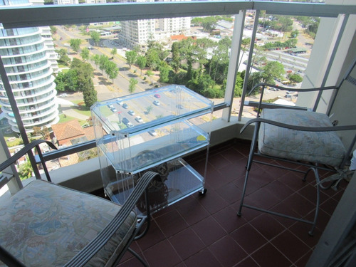 Cómodo Apartamento De 2 Dormitorios- Ref: 11607