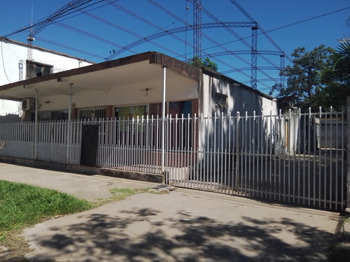 Vendo O Permuto Local Y Dos Galpones