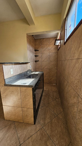 Prédio Com Três Apartamentos Por R$650.000,00