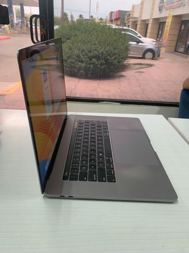 Apple Macbook Pro 15 32gb Ram 1tb Ssd 2019 A1990 Intel I7 Gris (Reacondicionado)