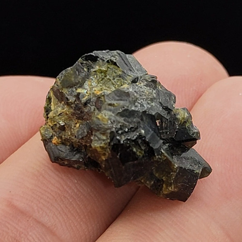 Piedra Mineral Epidota Verde Áspero