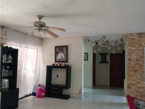 Casa En Venta En El Centro, De 6 Recamaras, Locales Y Piscina