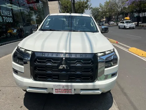 Mitsubishi L200 2025