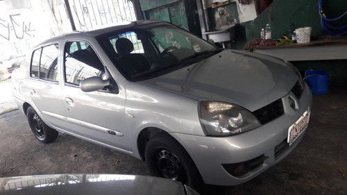 Renault Clio Sedan 1.6 16v Privilège Hi-flex 4p