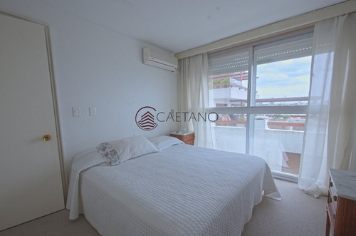 Apartamento Frente Al Puerto En Alquiler- Ref: 2563